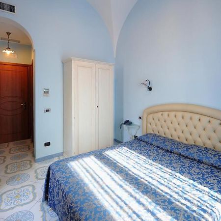 أمالفي B&B Palazzo Pisani الغرفة الصورة